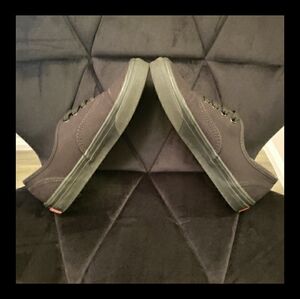 Vans Black Canvas Kids Size 3/Women Size 5 Sneakers